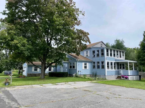 9 Concord Avenue Derry NH 03038
