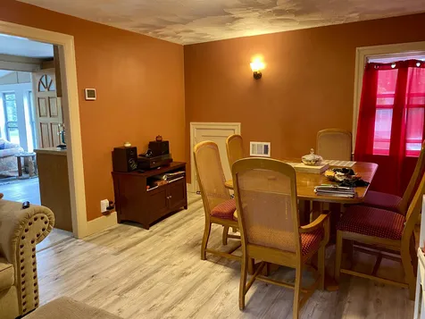 9 Concord Avenue Derry NH 03038