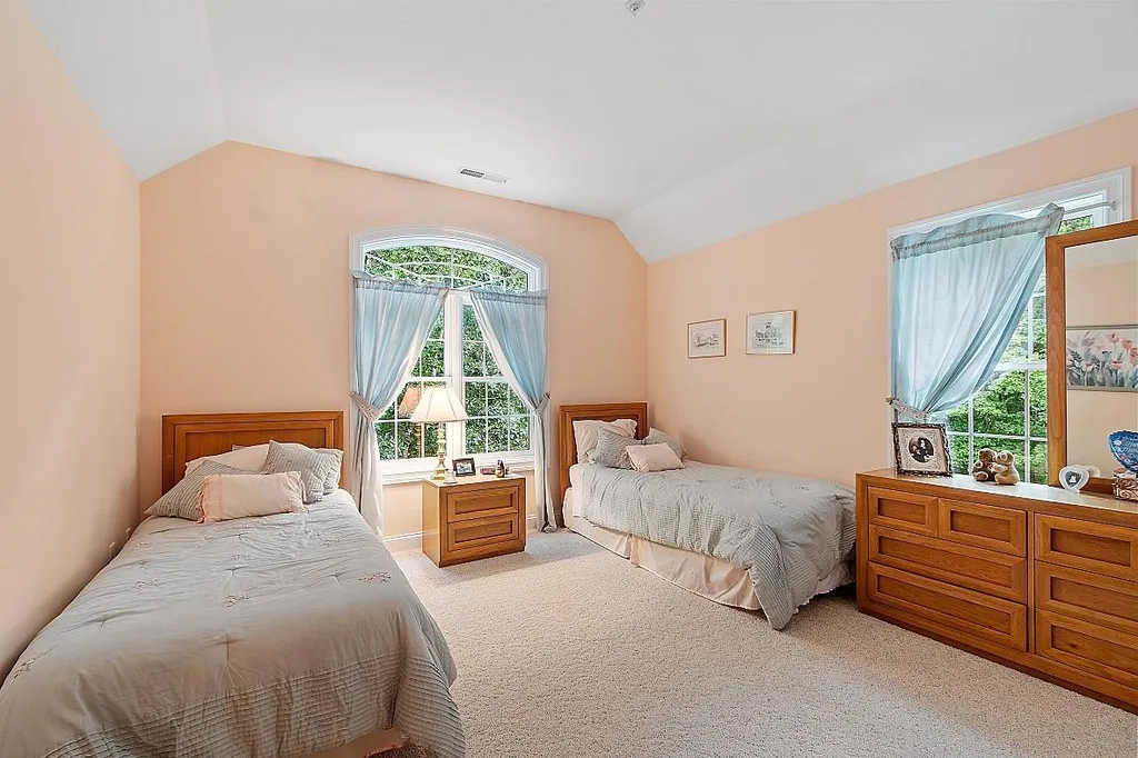 94 Island Pond Road Derry NH 03038