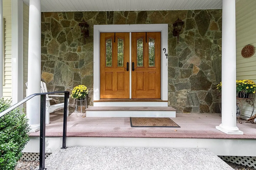 94 Island Pond Road Derry NH 03038