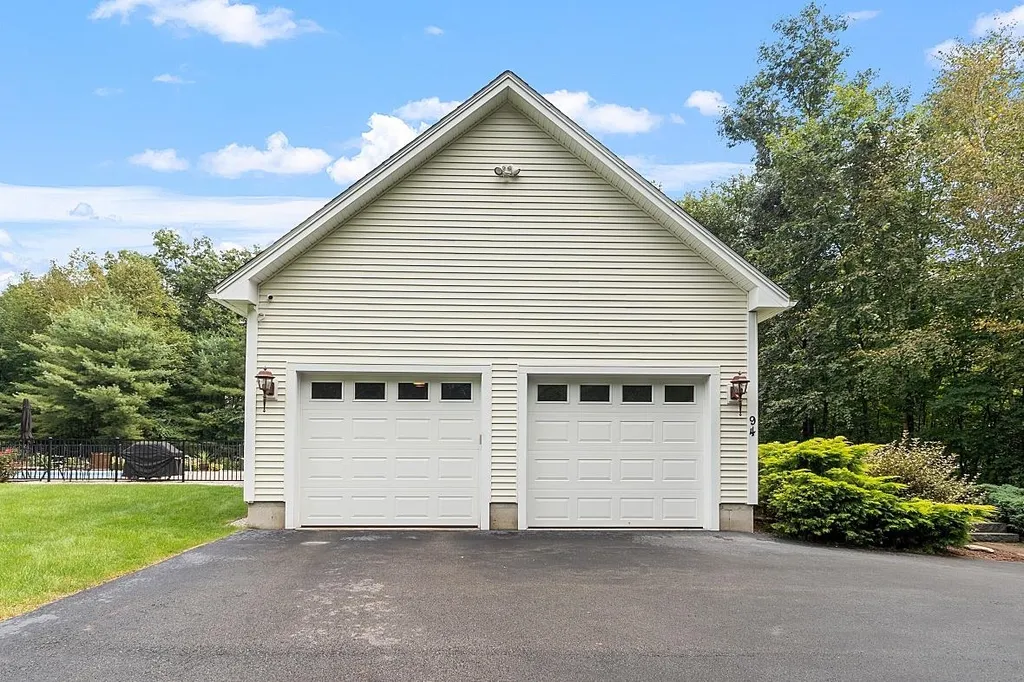 94 Island Pond Road Derry NH 03038