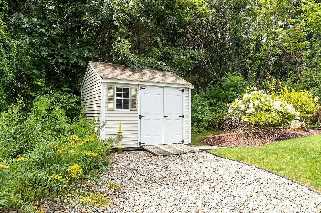 94 Island Pond Road Derry NH 03038
