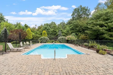 94 Island Pond Road Derry NH 03038