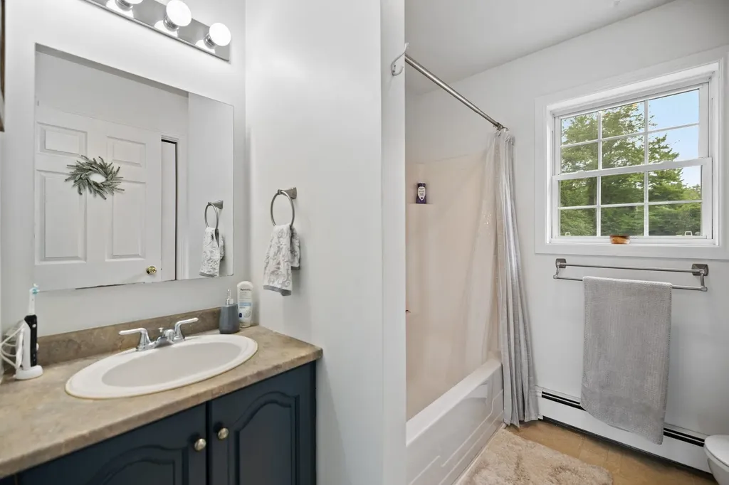 7 Cricket Hill Way Franklin NH 03235