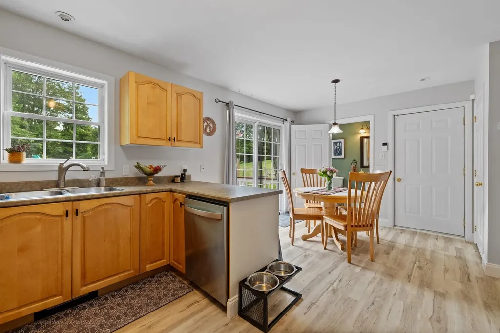 7 Cricket Hill Way Franklin NH 03235