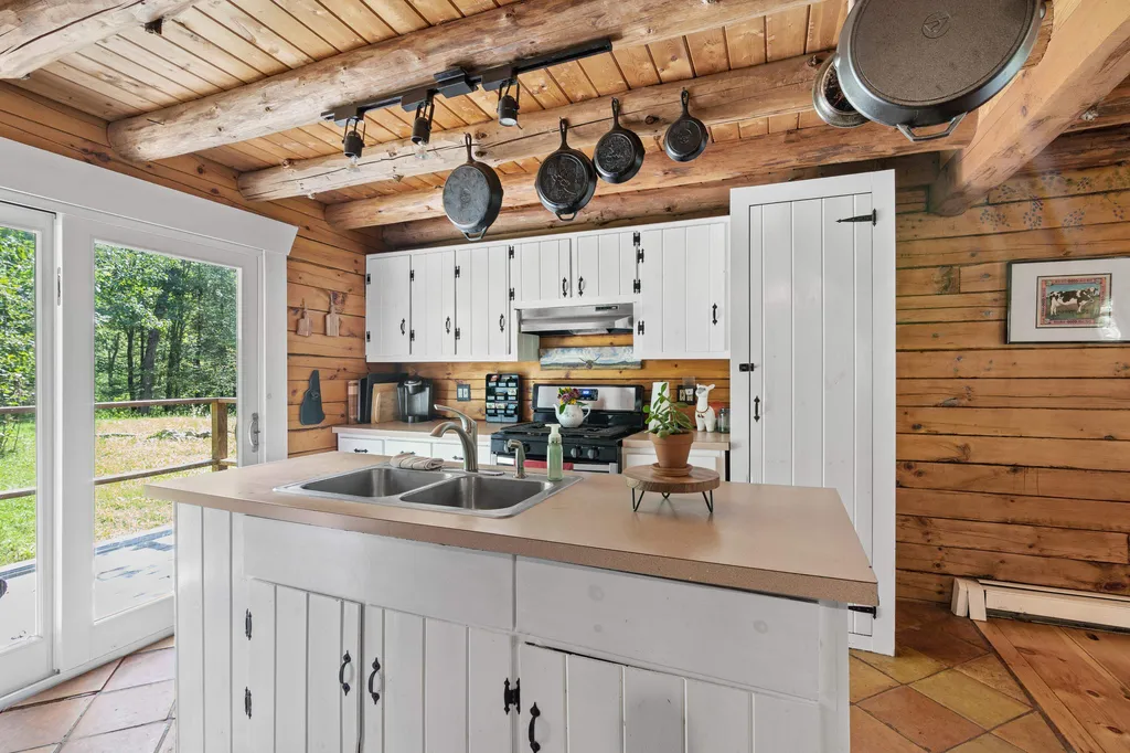 29 Cindys Way Enfield NH 03748