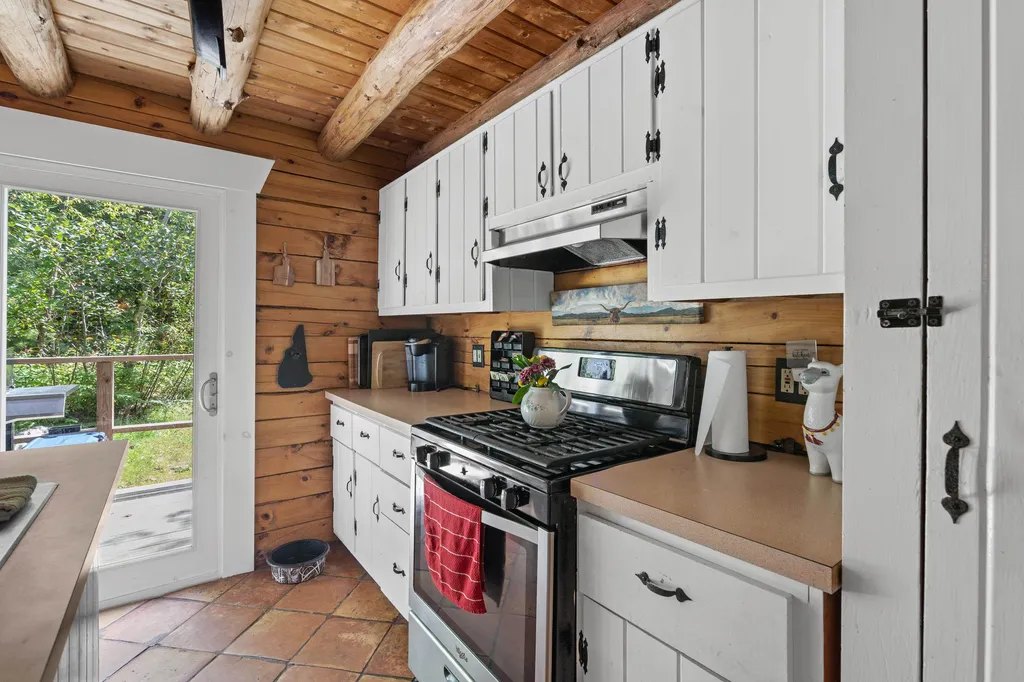 29 Cindys Way Enfield NH 03748