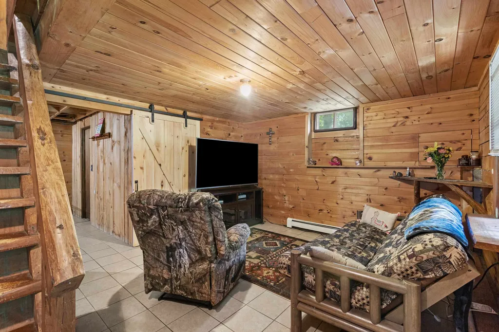 29 Cindys Way Enfield NH 03748