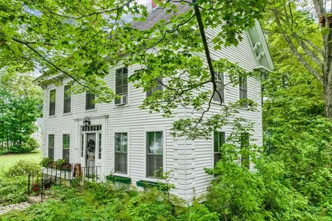 16 Green Street Wolfeboro NH 03894