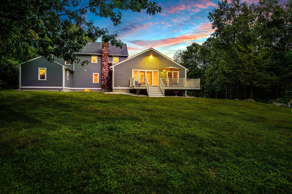 19 Candlewood Drive Amherst NH 03031