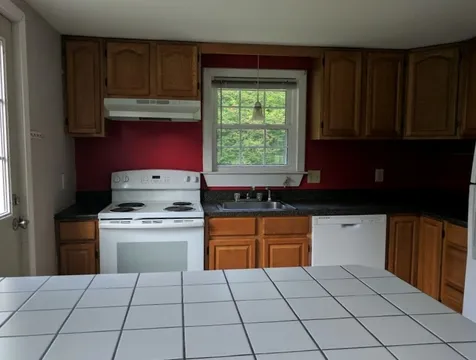 77 Drew Road Derry NH 03038