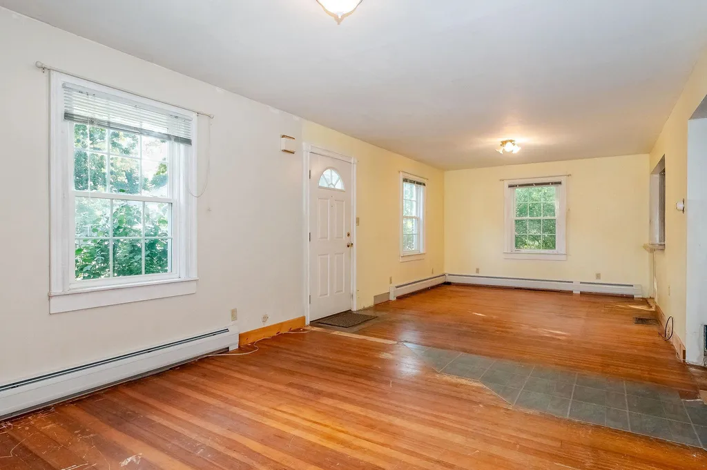 25 Macdougal Street Kittery ME 03904