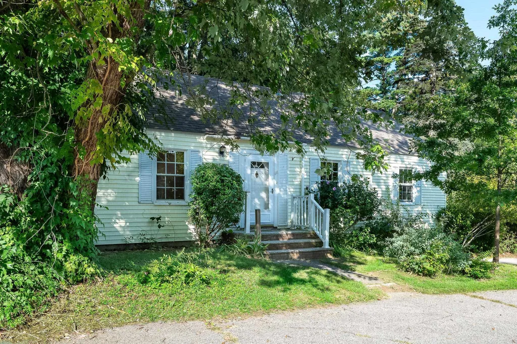 25 Macdougal Street Kittery ME 03904