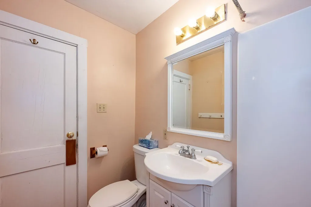 25 Macdougal Street Kittery ME 03904