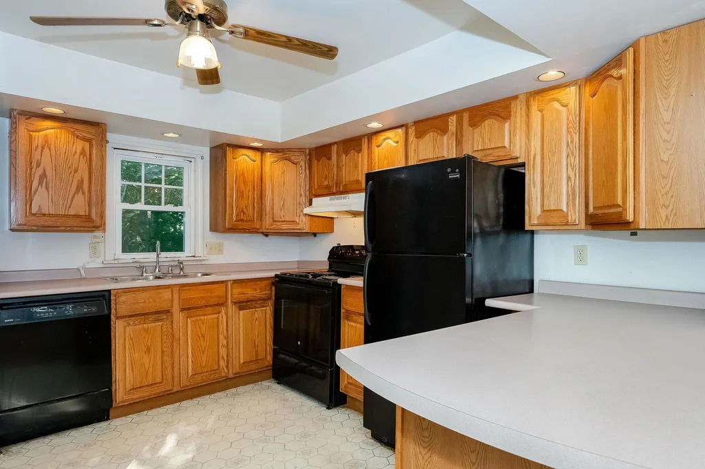 25 Macdougal Street Kittery ME 03904