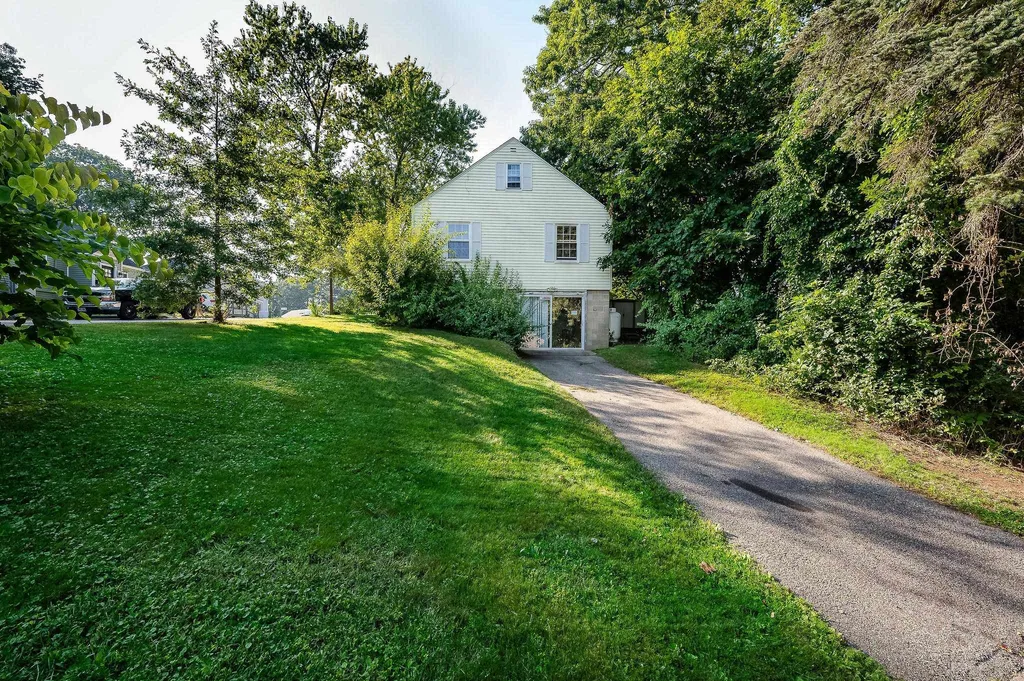25 Macdougal Street Kittery ME 03904