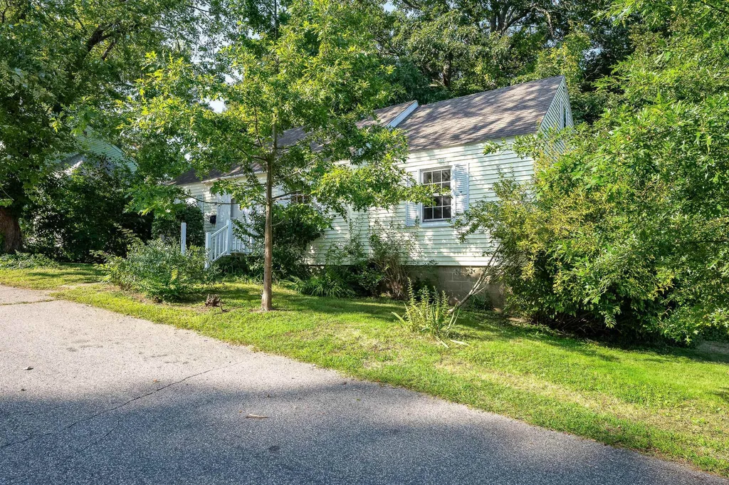 25 Macdougal Street Kittery ME 03904