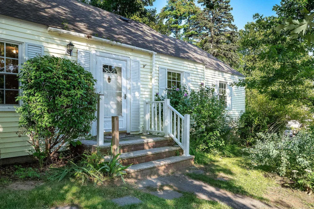 25 Macdougal Street Kittery ME 03904