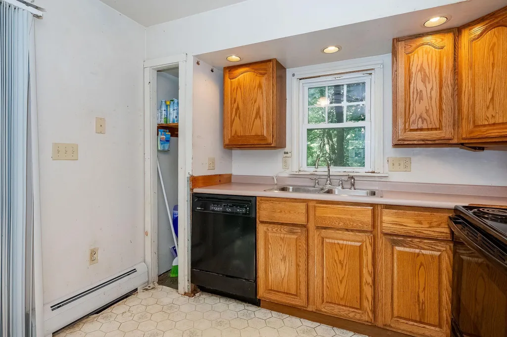 25 Macdougal Street Kittery ME 03904