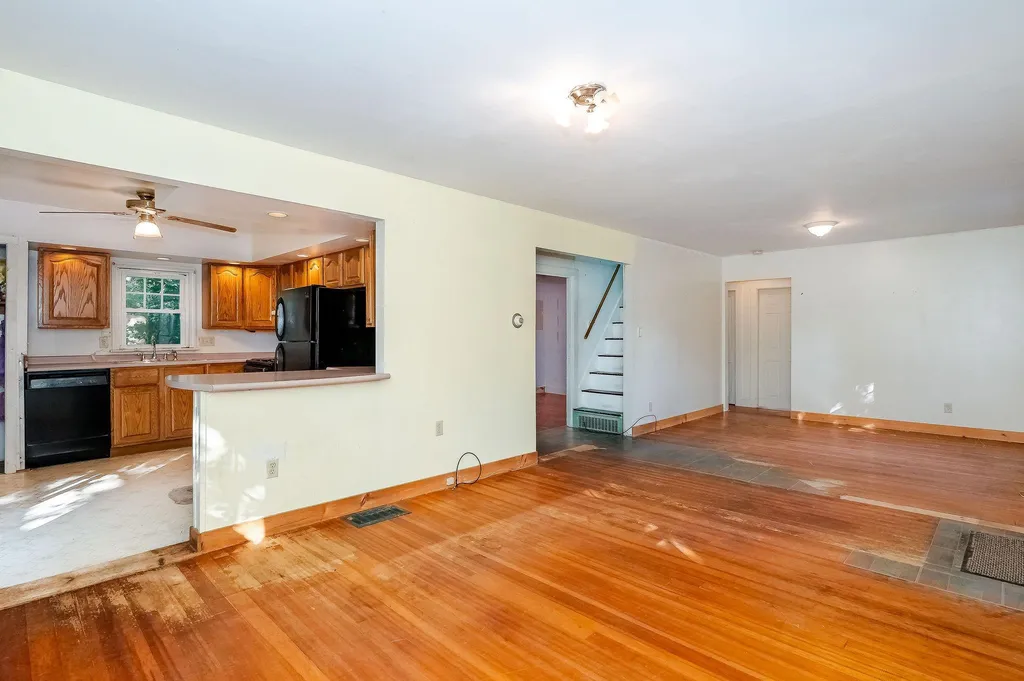 25 Macdougal Street Kittery ME 03904