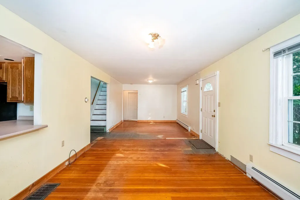 25 Macdougal Street Kittery ME 03904