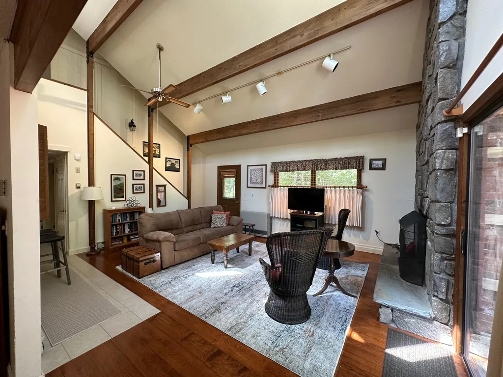 4 Kilgore Lane Hartford VT 05059