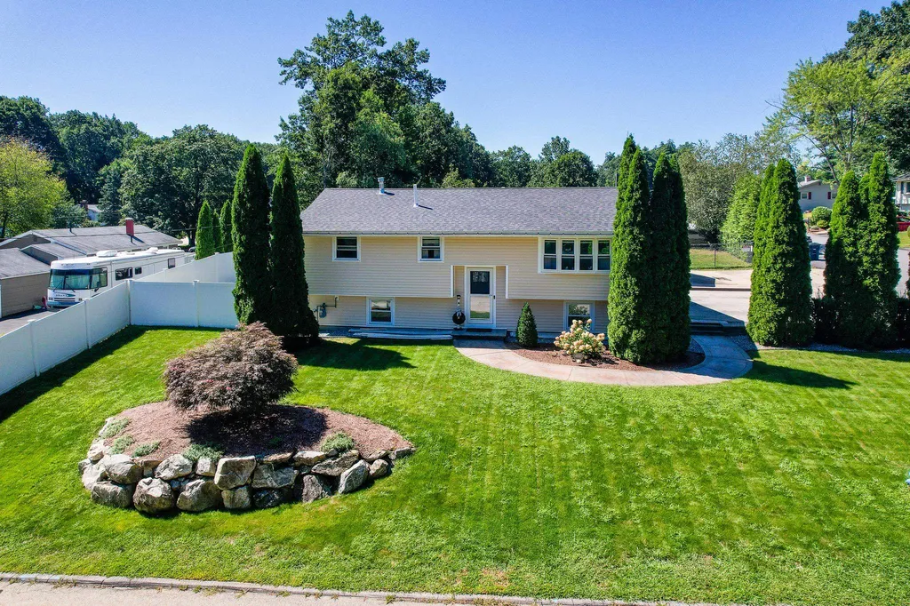 44 Yarmouth Drive Nashua NH 03062