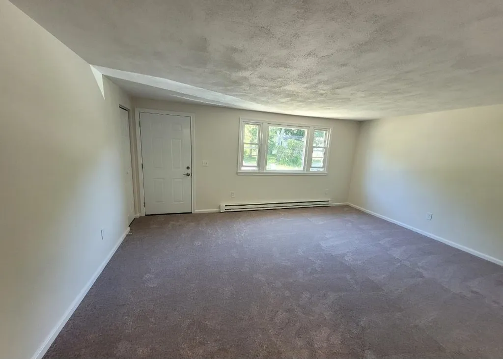 8 Peter Road Merrimack NH 03054