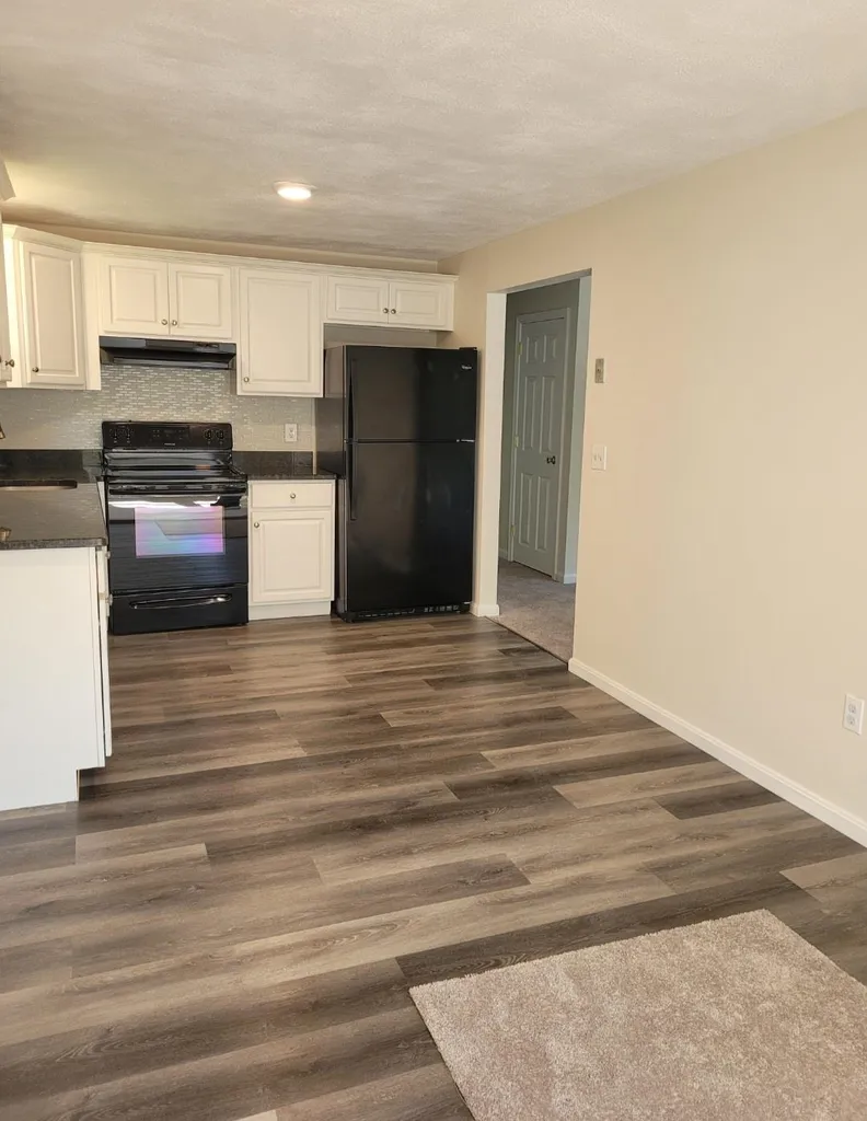 8 Peter Road Merrimack NH 03054