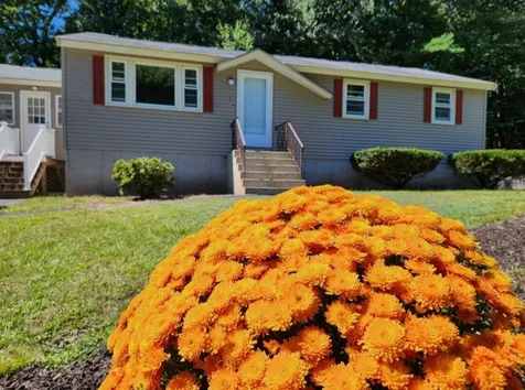 8 Peter Road Merrimack NH 03054