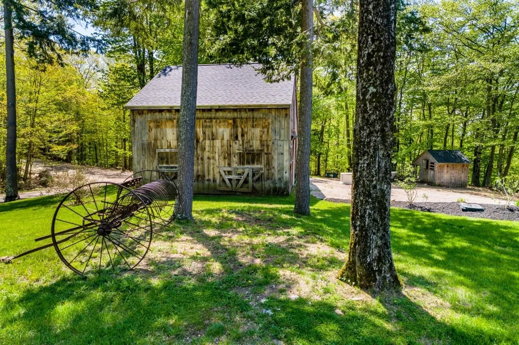 51 Howard Road Bridgewater NH 03222