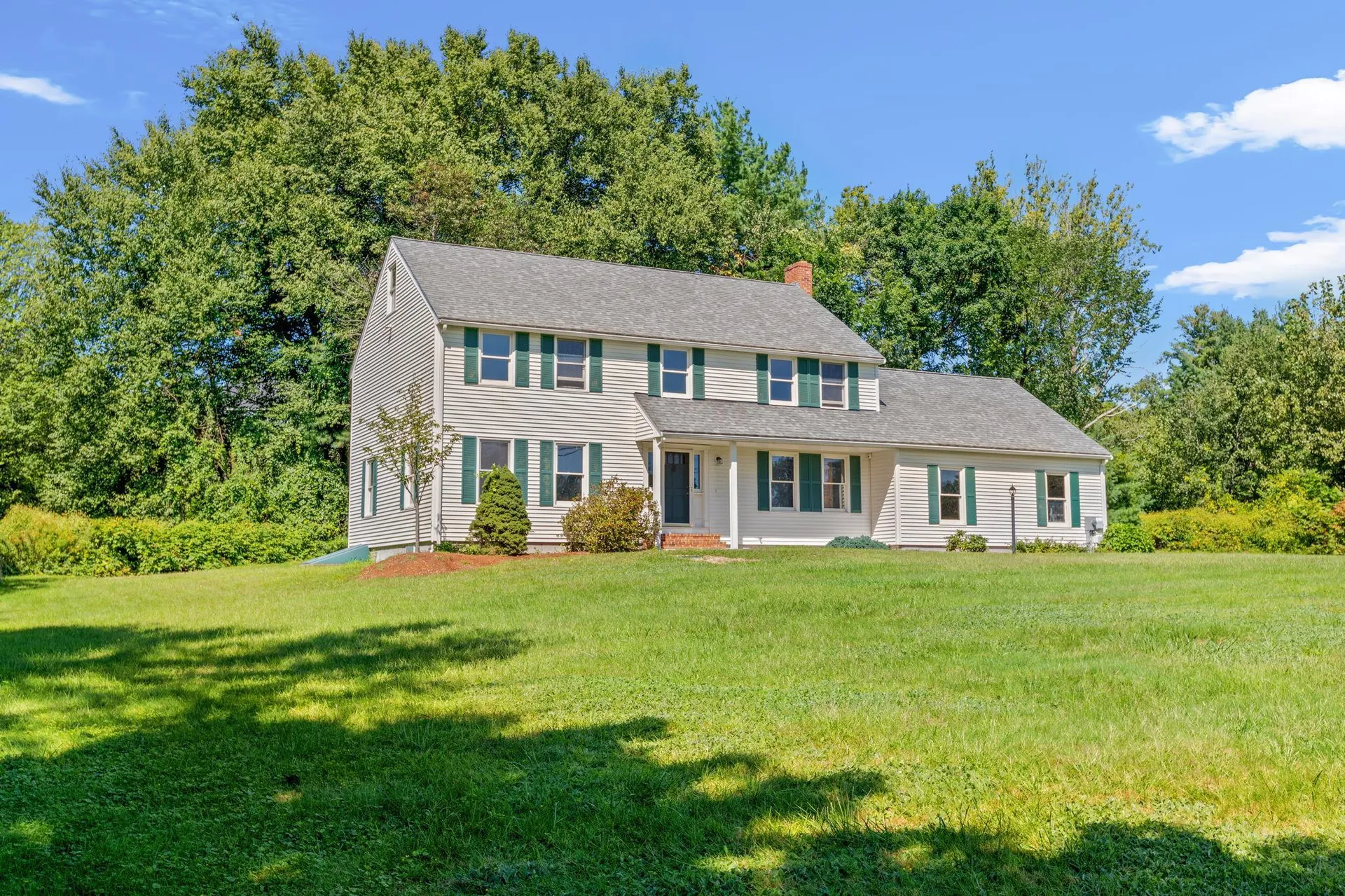 497 Mammoth Road Pelham NH 03076