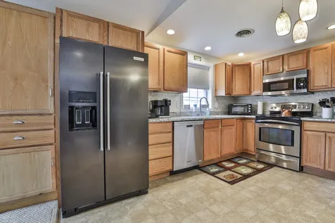 56 Patriots Way Raymond NH 03077