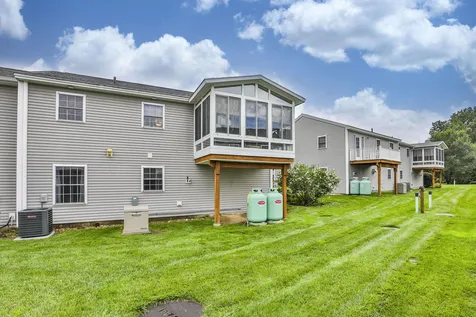 56 Patriots Way Raymond NH 03077