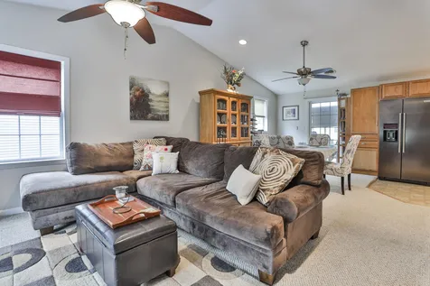 56 Patriots Way Raymond NH 03077