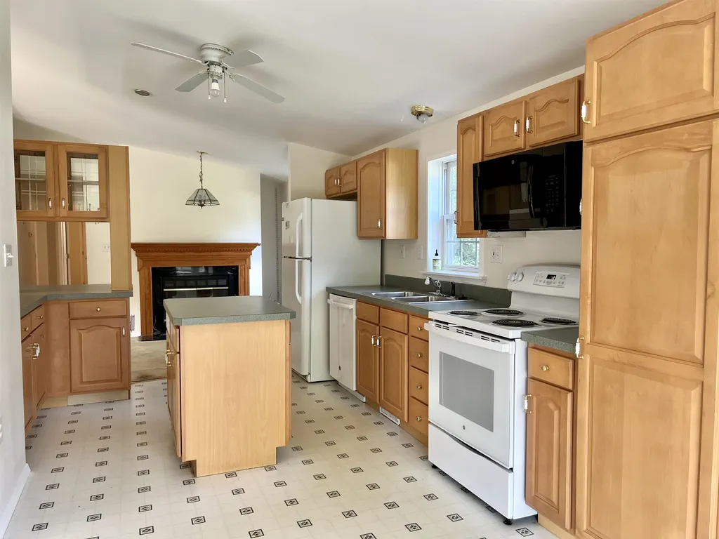 34 Donna Drive Exeter NH 03833
