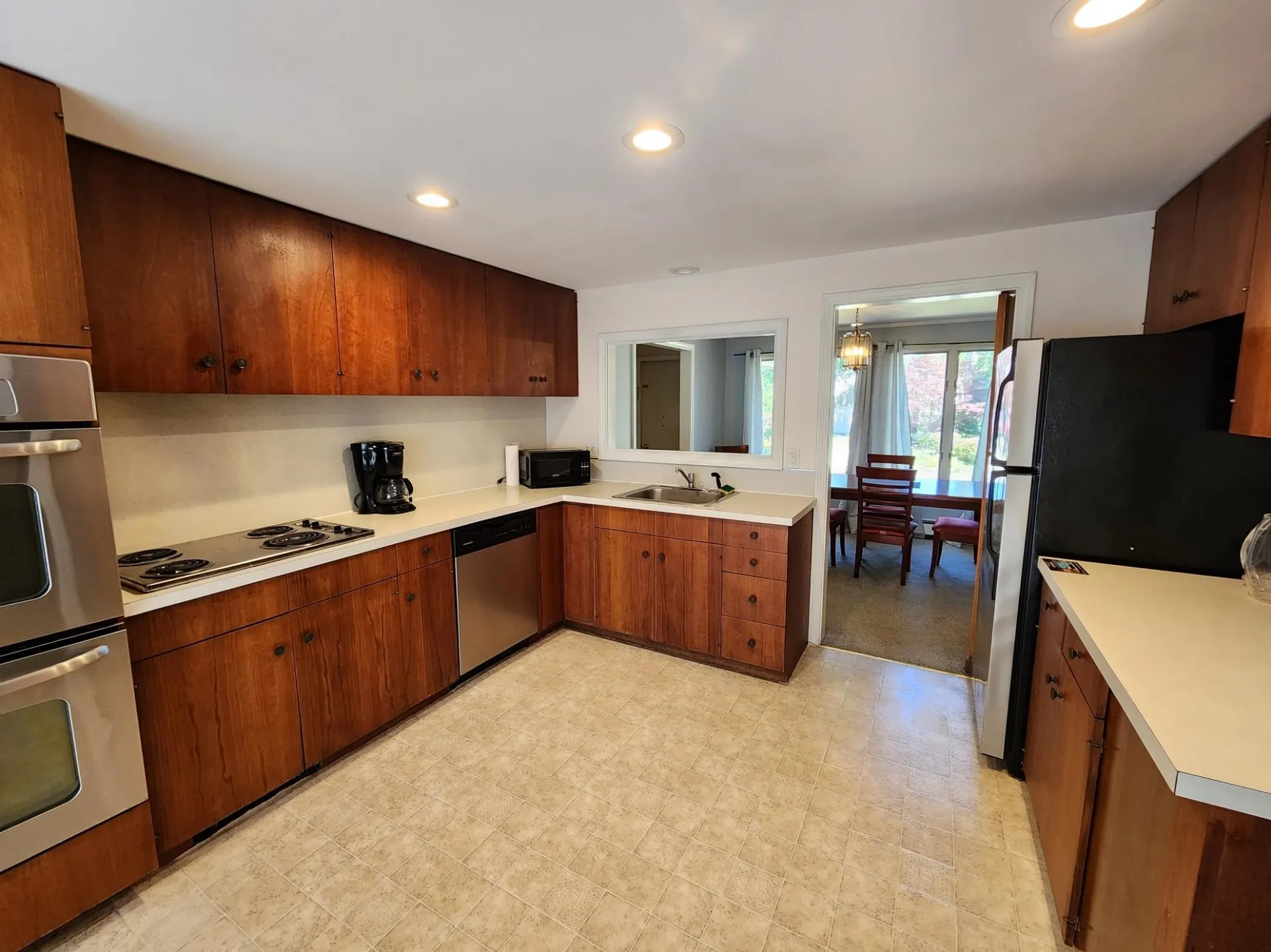 10 Elliott Street Hampton NH 03842