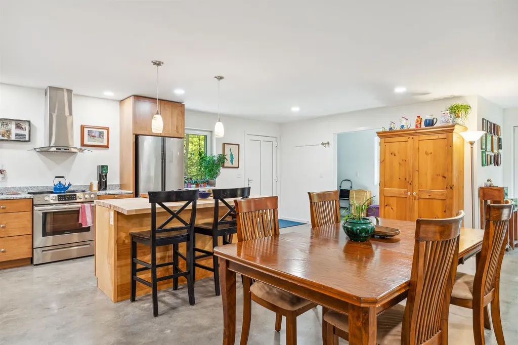 36 Cove Road Canaan NH 03741