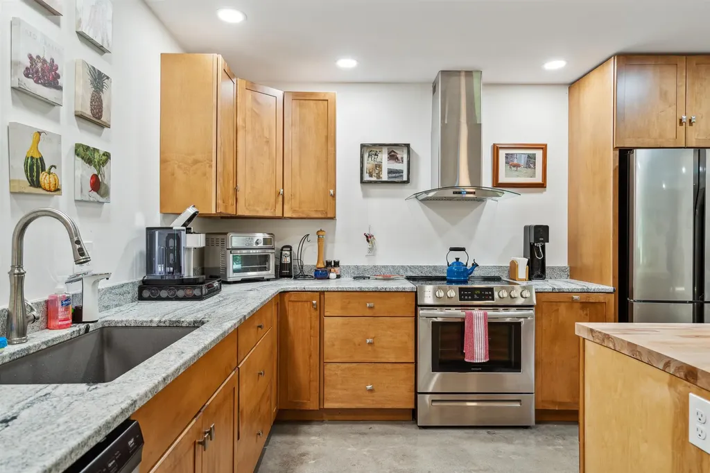 36 Cove Road Canaan NH 03741
