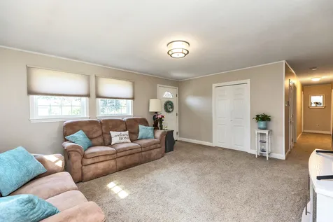 2 Miltimore Road Derry NH 03038
