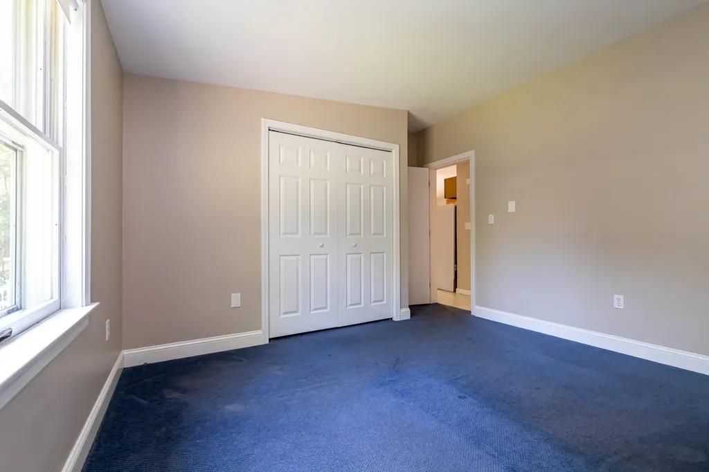 9 Gardner Circle Londonderry NH 03053