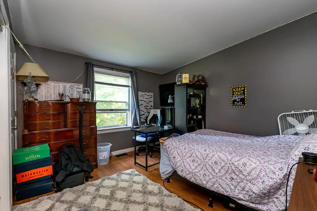 9 Gardner Circle Londonderry NH 03053