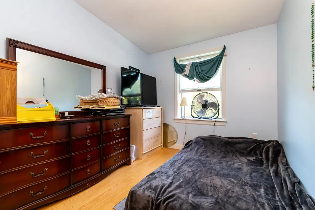 9 Gardner Circle Londonderry NH 03053