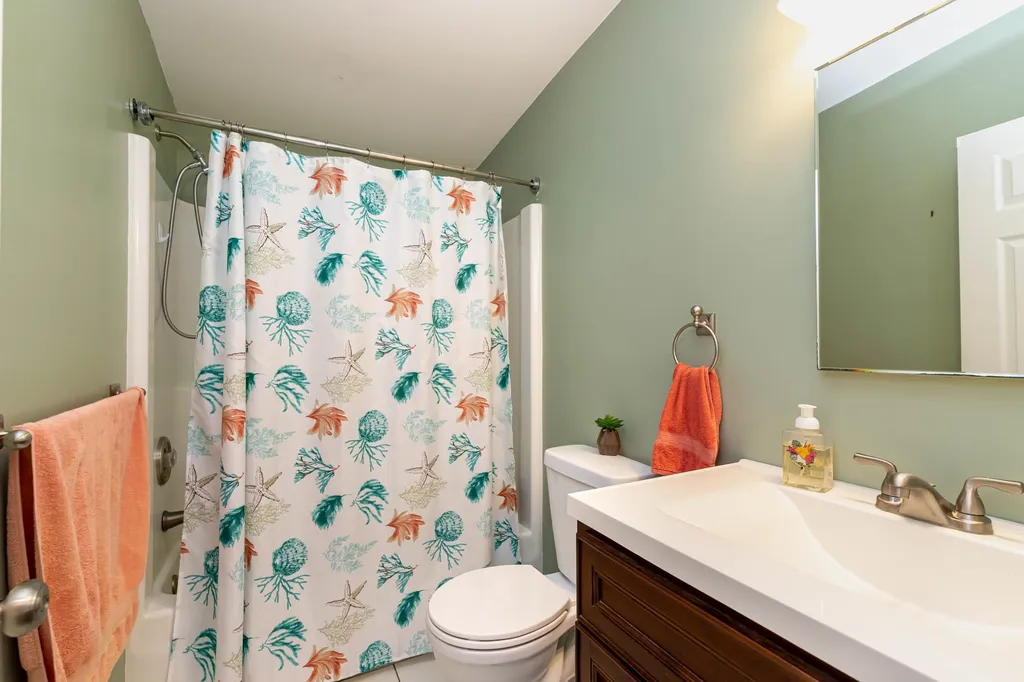 9 Gardner Circle Londonderry NH 03053
