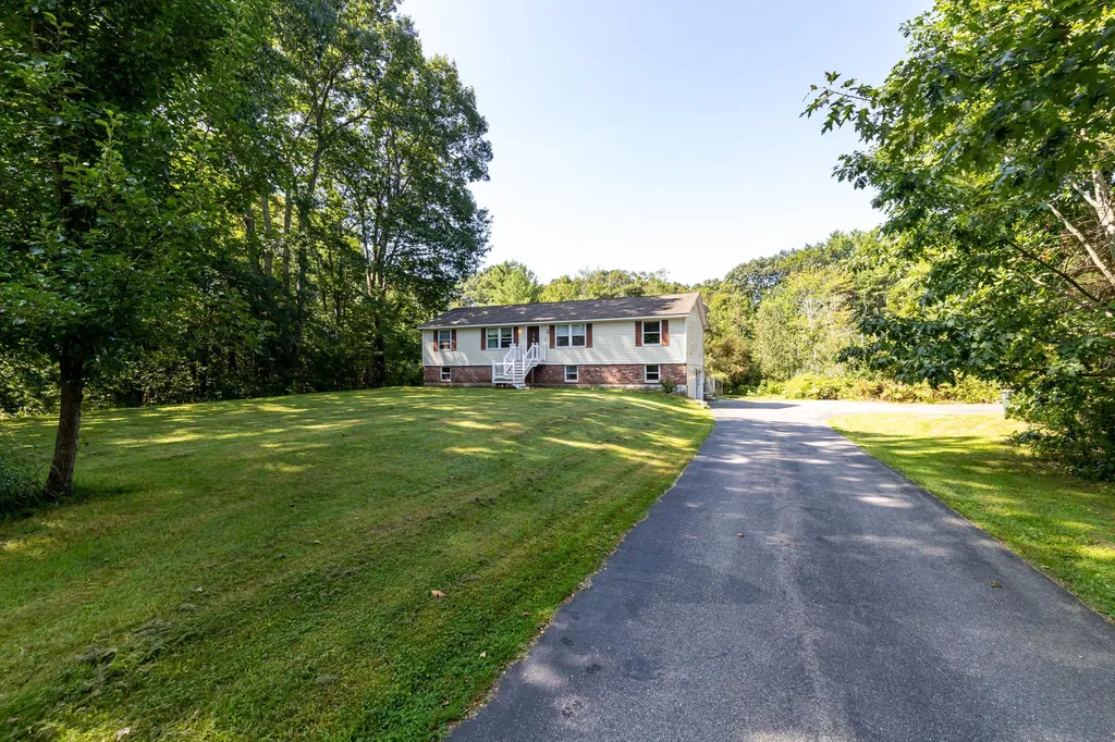 9 Gardner Circle Londonderry NH 03053