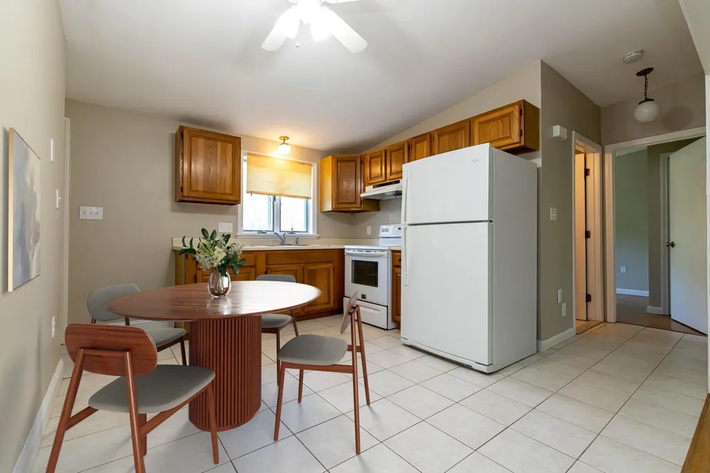 9 Gardner Circle Londonderry NH 03053