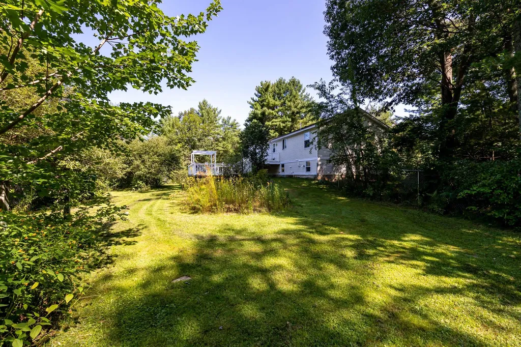 9 Gardner Circle Londonderry NH 03053