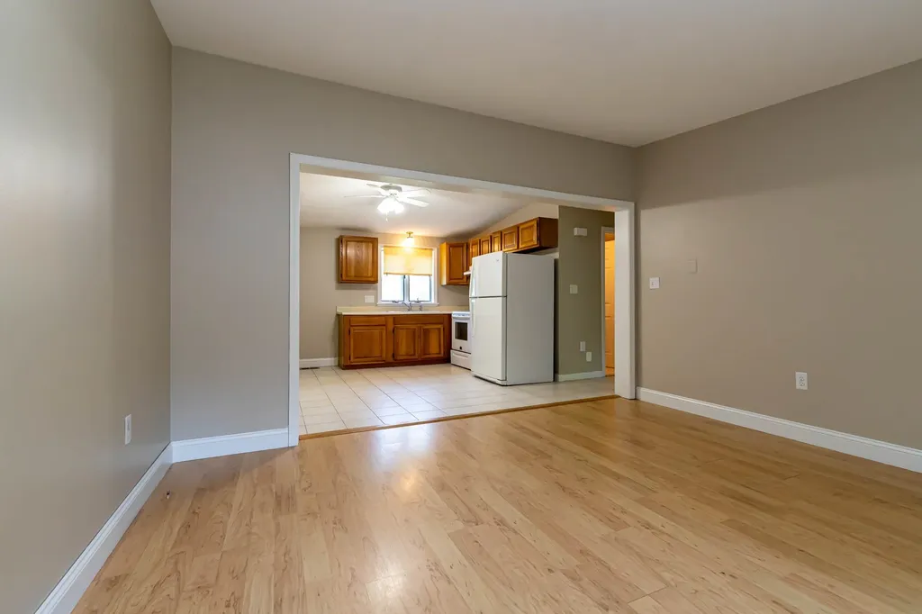 9 Gardner Circle Londonderry NH 03053
