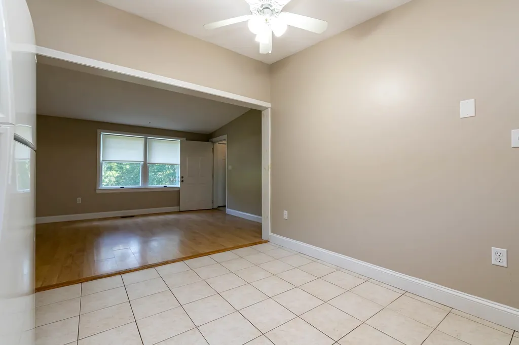 9 Gardner Circle Londonderry NH 03053