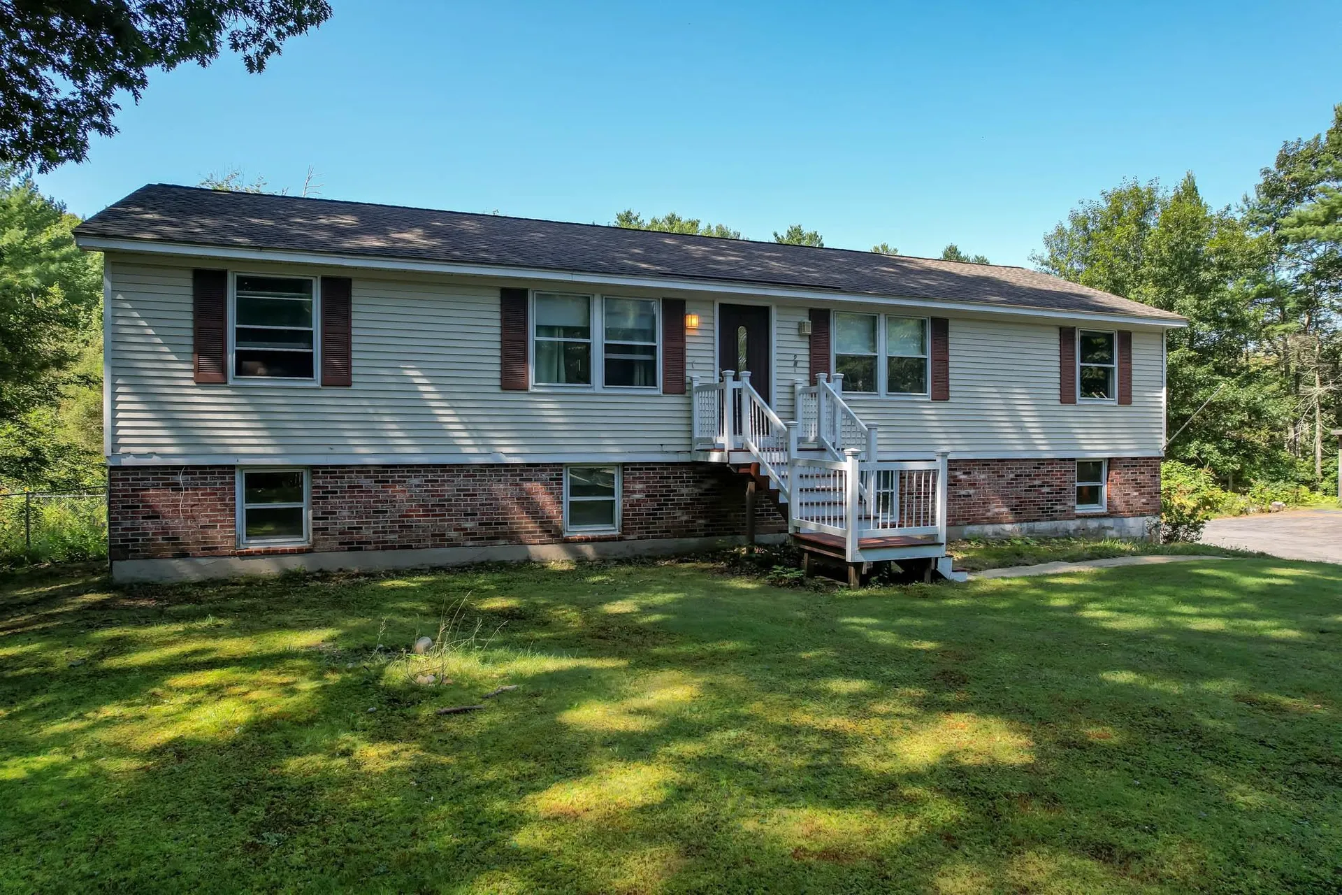 9 Gardner Circle Londonderry NH 03053